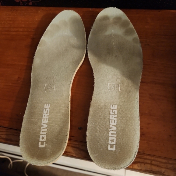 Women's Converse size 8 sneaker - Picture 3 of 6